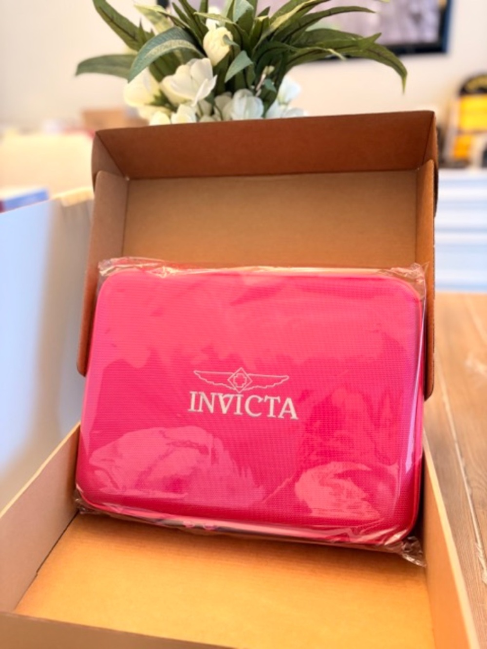 Invicta 15 Slot Watch Travel Case – Hot Pink – New
